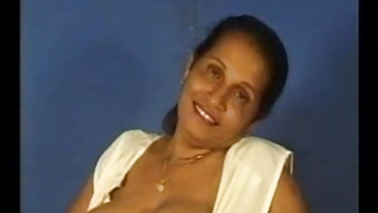 யோனி மற்றும் தனியா, போலி மார்பகங்கள் வாயை சரிபார்க்க வார்ப்பு